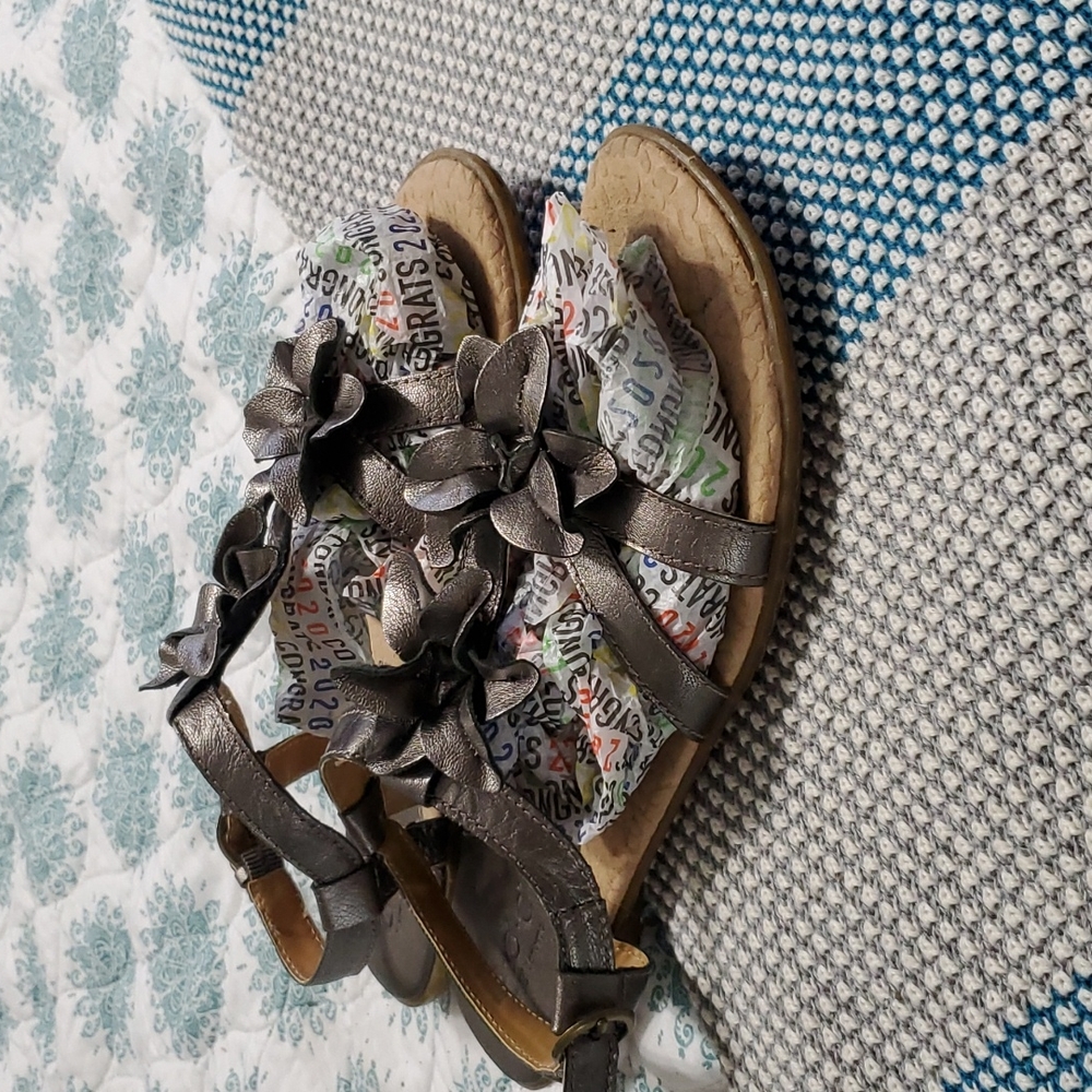 Metallic flat sandals - Picture 2 of 6